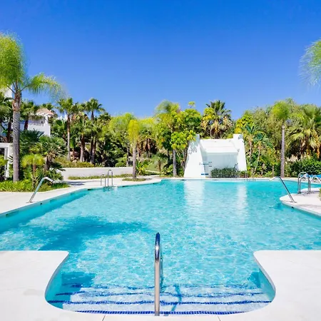 Alcazaba Lagoon Apartment *